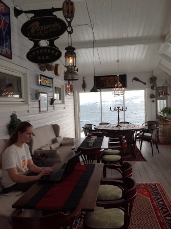 Klara på besøk i puben.